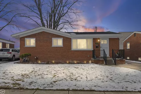 31233 Arrowhead, Saint Clair Shores, MI 48082
