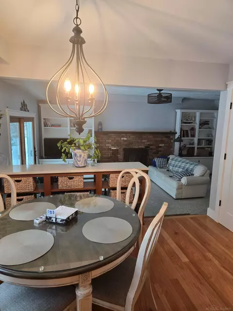 Dining - 70202 Eldred, Romeo, MI 48065 photo 2 of 2