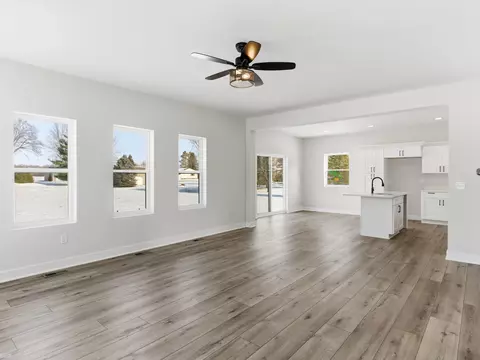 Living - 15659 Reid, Armada, MI 48005 photo 3 of 5