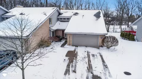5386 Warwick UNIT 12, Grand Blanc, MI 48439