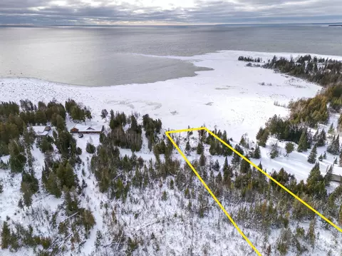 W Barque Point, Manistique, MI 49854