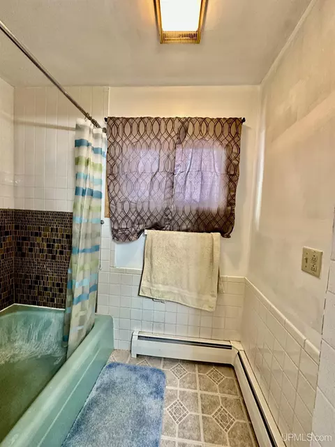 Bath - 754 Cooper Lk, Ishpeming, MI 49849 photo 3 of 4