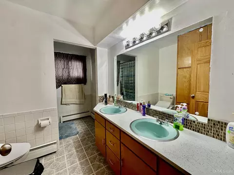 Bath - 754 Cooper Lk, Ishpeming, MI 49849 photo 2 of 4