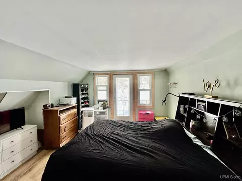 Bedroom - 754 Cooper Lk, Ishpeming, MI 49849 photo 2 of 8