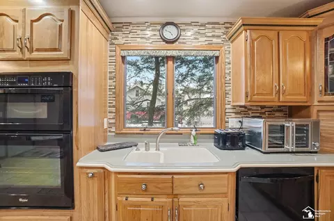 Kitchen - 343 E Hurd, Monroe, MI 48162 photo 4 of 9