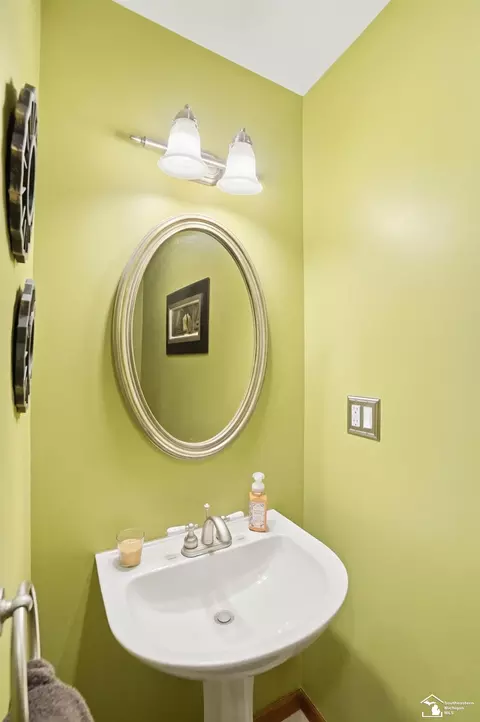 Bath - 343 E Hurd, Monroe, MI 48162 photo 7 of 8