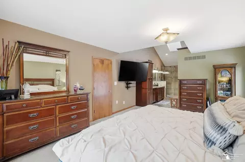 Bedroom - 343 E Hurd, Monroe, MI 48162 photo 4 of 11
