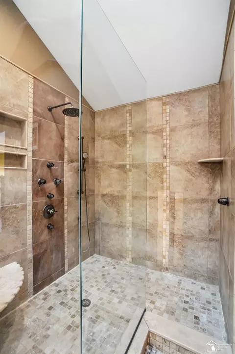 Bath - 343 E Hurd, Monroe, MI 48162 photo 5 of 8