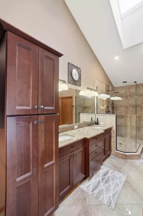 Bath - 343 E Hurd, Monroe, MI 48162 photo 1 of 8