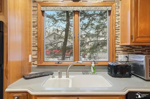 Kitchen - 343 E Hurd, Monroe, MI 48162 photo 5 of 9