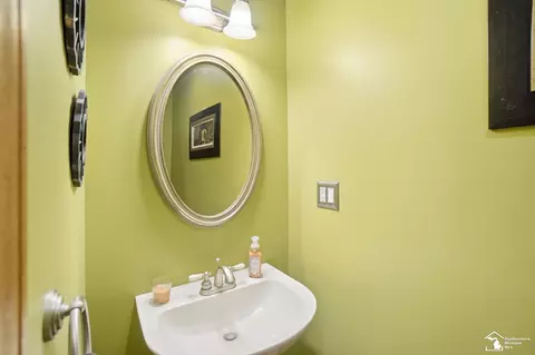 Bath - 343 E Hurd, Monroe, MI 48162 photo 6 of 8