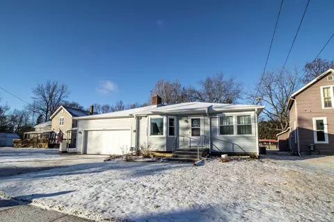 610 S Front, Chesaning, MI 48616