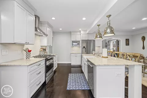 Kitchen - 644 Hawthorne, Grosse Pointe Woods, MI 48236 photo 9 of 9