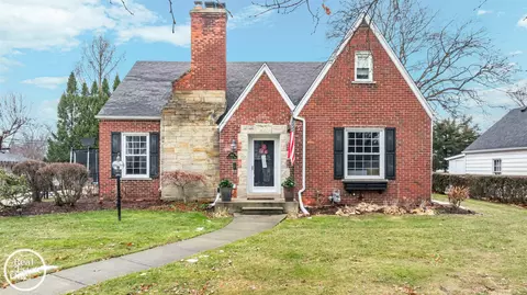 644 Hawthorne, Grosse Pointe Woods, MI 48236