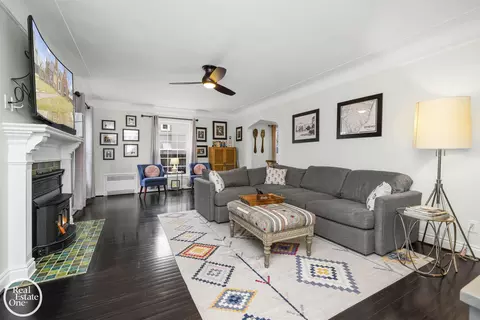Living - 644 Hawthorne, Grosse Pointe Woods, MI 48236 photo 7 of 10