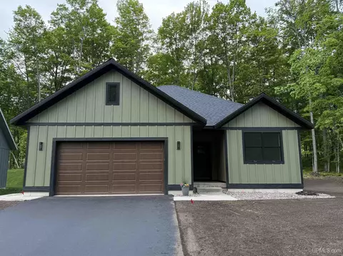 3409 Nuthatch, Marquette, MI 49855