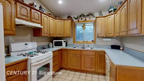 Kitchen - 3399 E Stanley, Mount Morris, MI 48458 photo 2 of 5