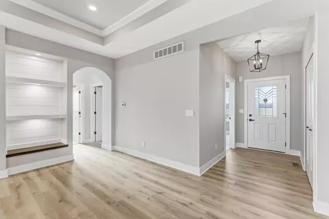 Entry Way - 3613 Bethuy, Casco, MI 48064 photo 3 of 7