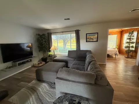 Living - 134 N Gates, Sandusky, MI 48471 photo 2 of 4