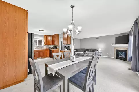 Dining - 20719 Ashford, Macomb, MI 48044 photo 4 of 4
