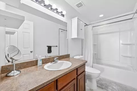 Bath - 20719 Ashford, Macomb, MI 48044 photo 2 of 4
