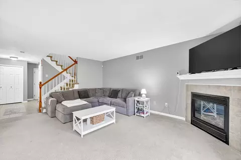 Living - 20719 Ashford, Macomb, MI 48044 photo 2 of 3