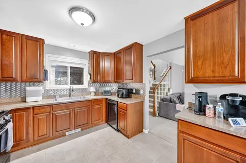 Kitchen - 20719 Ashford, Macomb, MI 48044 photo 2 of 4