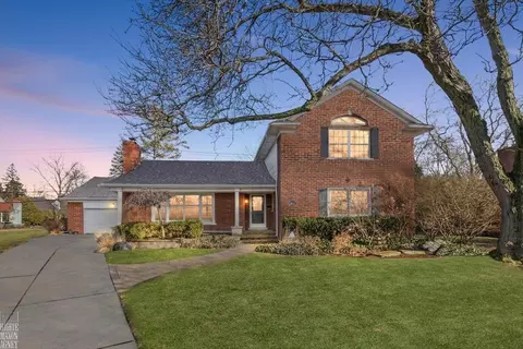 20127 W Ballantyne, Grosse Pointe Woods, MI 48236