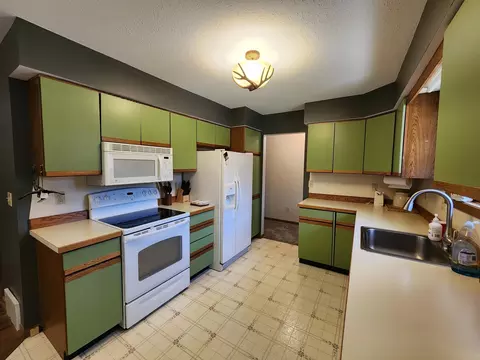 Kitchen - 5206 Wolf, Farwell, MI 48622 photo 2 of 3