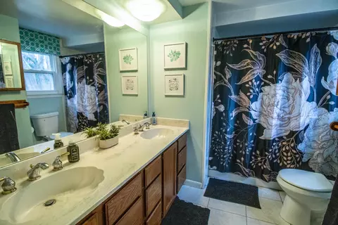 Bath - 2371 Pineview, Flushing, MI 48433 photo 4 of 4