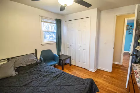 Bedroom - 2371 Pineview, Flushing, MI 48433 photo 10 of 11