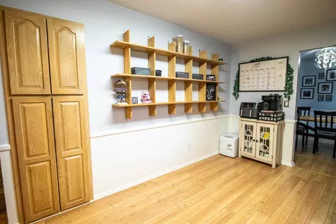 Entry Way - 2371 Pineview, Flushing, MI 48433 photo 1 of 3