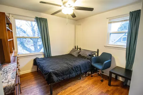 Bedroom - 2371 Pineview, Flushing, MI 48433 photo 9 of 11
