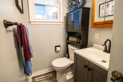 Bath - 2371 Pineview, Flushing, MI 48433 photo 1 of 4