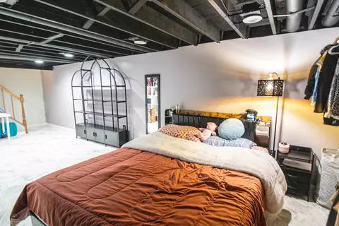 Bedroom - 2371 Pineview, Flushing, MI 48433 photo 11 of 11