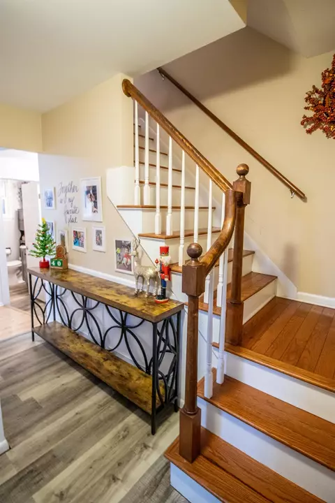 Entry Way - 2371 Pineview, Flushing, MI 48433 photo 3 of 3