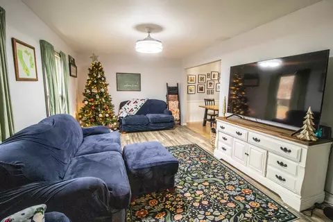 Living - 2371 Pineview, Flushing, MI 48433 photo 1 of 6