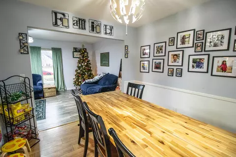 Dining - 2371 Pineview, Flushing, MI 48433 photo 4 of 4