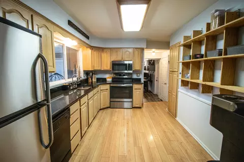 Kitchen - 2371 Pineview, Flushing, MI 48433 photo 1 of 3