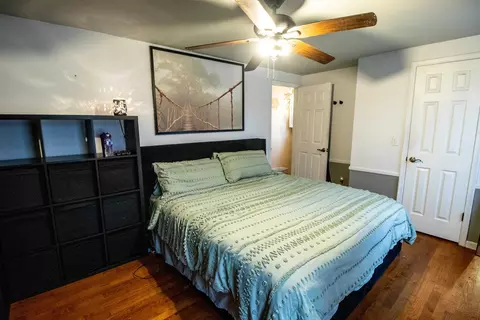 Bedroom - 2371 Pineview, Flushing, MI 48433 photo 3 of 11
