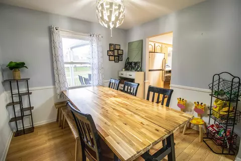 Dining - 2371 Pineview, Flushing, MI 48433 photo 2 of 4