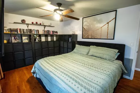 Bedroom - 2371 Pineview, Flushing, MI 48433 photo 2 of 11