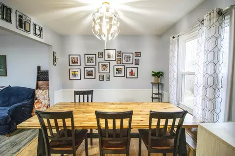 Dining - 2371 Pineview, Flushing, MI 48433 photo 3 of 4