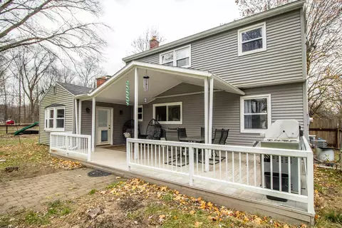 Exterior - 2371 Pineview, Flushing, MI 48433 photo 3 of 9