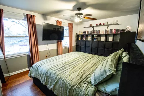 Bedroom - 2371 Pineview, Flushing, MI 48433 photo 1 of 11