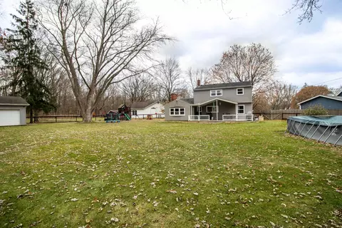 Exterior - 2371 Pineview, Flushing, MI 48433 photo 8 of 9
