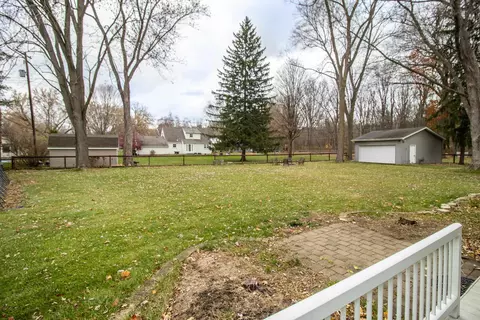 Exterior - 2371 Pineview, Flushing, MI 48433 photo 4 of 9