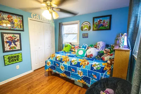 Bedroom - 2371 Pineview, Flushing, MI 48433 photo 7 of 11