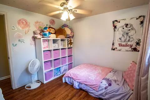 Bedroom - 2371 Pineview, Flushing, MI 48433 photo 4 of 11