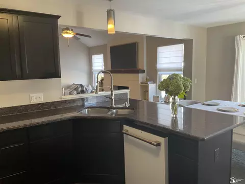 398 Somerset, Temperance, MI 48182 photo 13